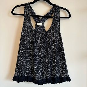 Razorback tank with eyelit trim